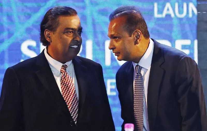 Mukesh's Jio leads race to buy Anil's RCom's assets - Sakshi