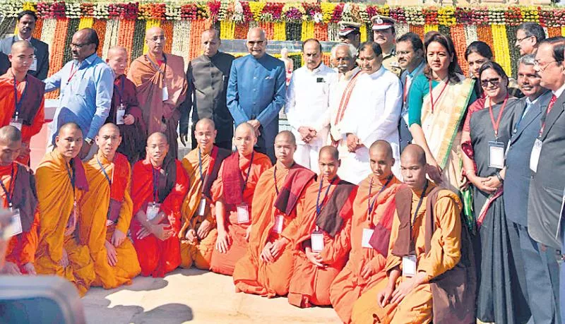 Ramnath Kovind visits Buddha Statue - Sakshi