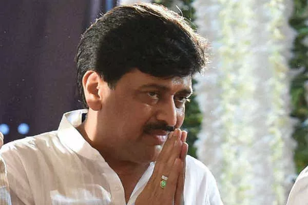 Ashok Chavan gets Huge relief in Adarsh scam case - Sakshi