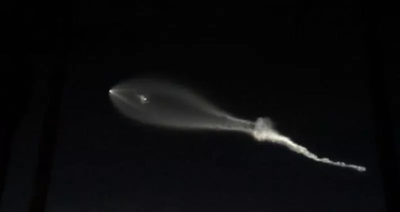 Spectacular 'UFO' spotted in Los Angeles, leaves viewers speechless - Sakshi