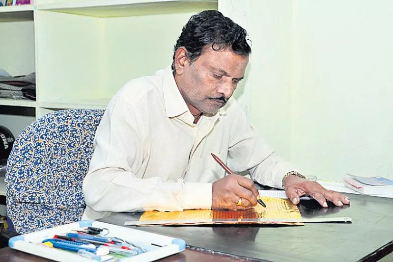 Vaddepalli gopal wrote the bible with his hands - Sakshi