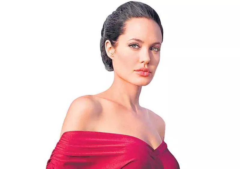 Angelina Jolie NOT Christmas Shopping At Target Because Of “Financial Trouble” - Sakshi