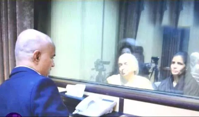 Jadhav family arrives in Islamabad - Sakshi