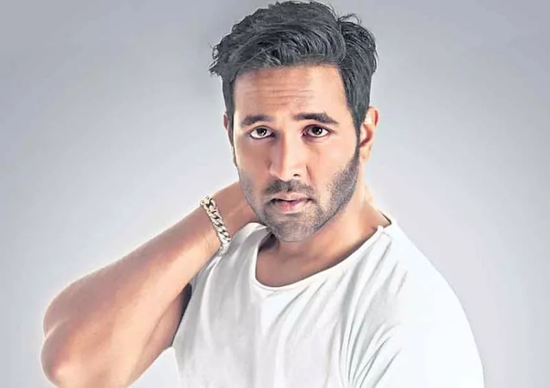 Manchu Vishnu to try his luck in Hollywood? - Sakshi