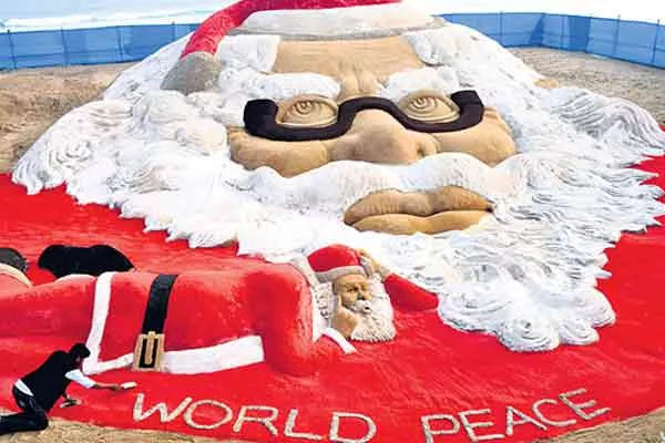 World’s Tallest Sand Santa Claus Of 45 Feet At Puri Beach In India - Sakshi