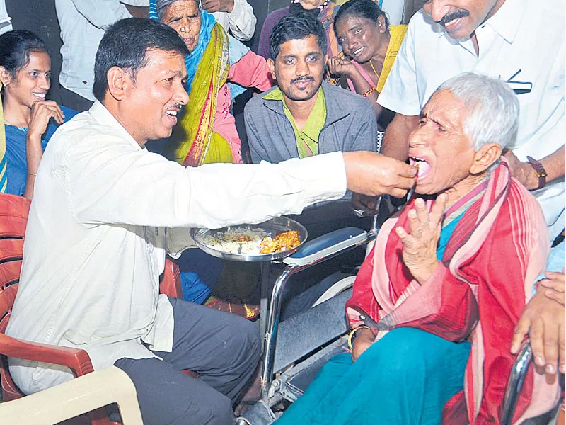 Jampanna reaches home after 30 years - Sakshi