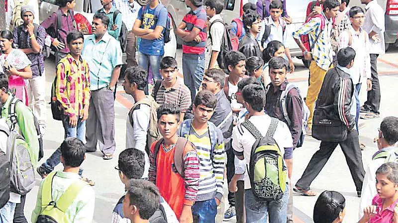 SCs are no longer easy for unemployed youths - Sakshi