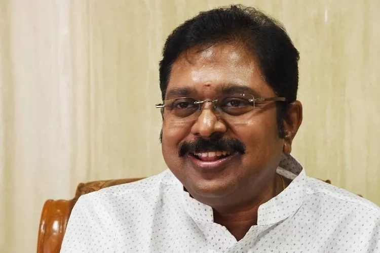 Inquiry commission issues notice to ttv dinakaran - Sakshi