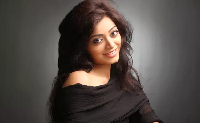 janani Iyer wants to act with mahesh babu - Sakshi