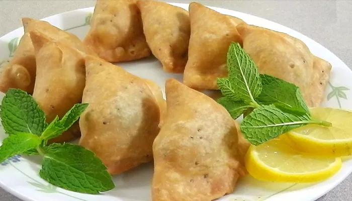  Chilli chicken samosa from Kashmir wins contest in South Africa - Sakshi