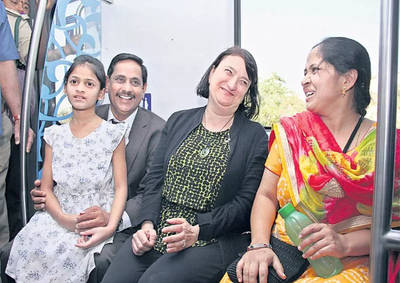 US Consul General takes Metro Rail ride - Sakshi