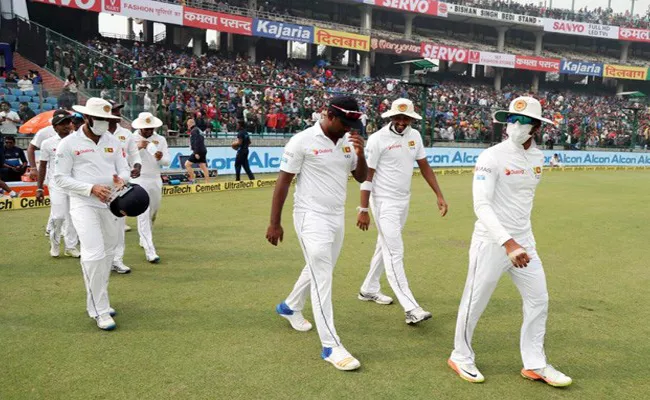 srilanka players Wear Masks to Counter Delhi Pollution - Sakshi