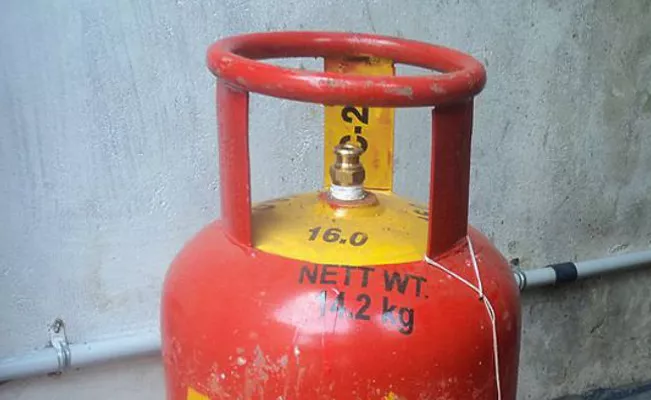 gas cylinder cost consistency - Sakshi