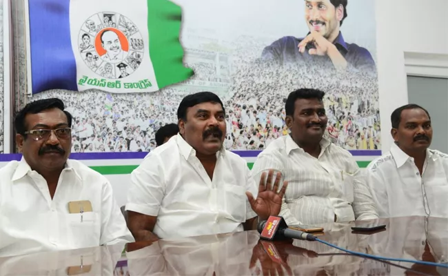 movie tickets selling man criticing Jagan - Sakshi