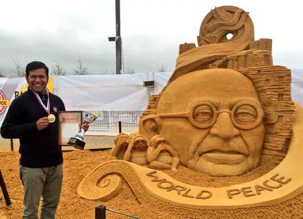 Sand Artist Sudarshan Patnaik attacked - Sakshi