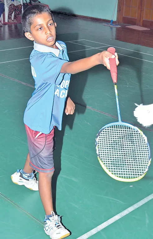 Sai Vishnu enters third round of under 15 badminton - Sakshi