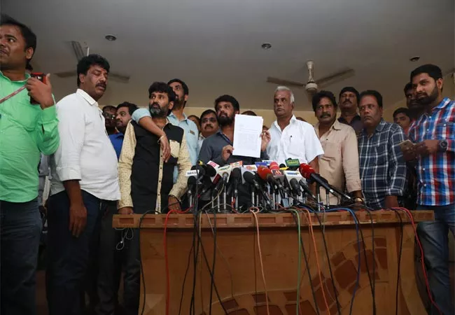 hero cheran demands to vishal Resign Producers council president - Sakshi