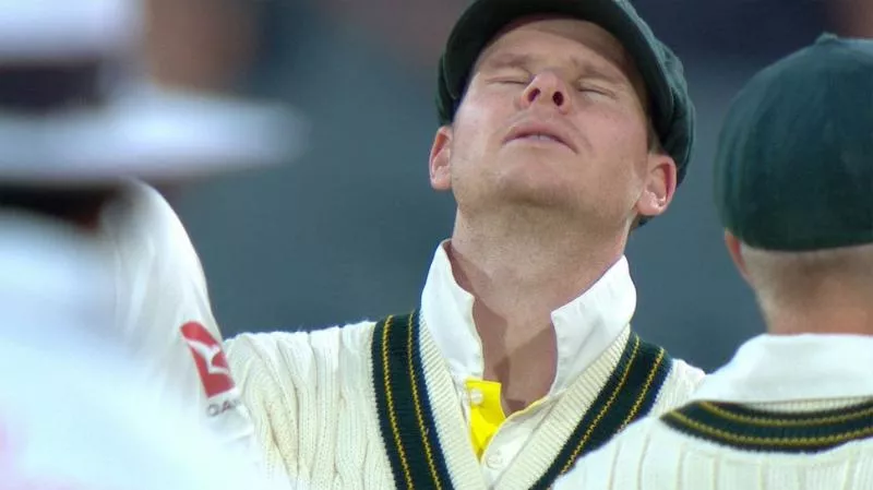  Watch Steve Smith's epic reaction after wasting two reviews in three balls - Sakshi