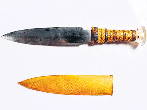 Elite fighters in the Bronze Age forged their weapons from iron made of METEORITES - Sakshi