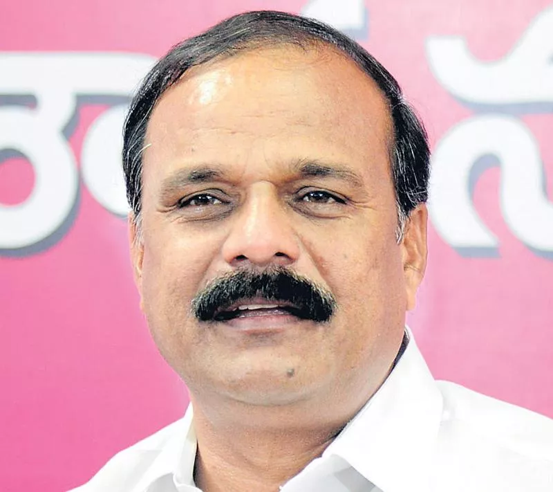 MLC Karne Prabhakar Slams Congress Leaders - Sakshi