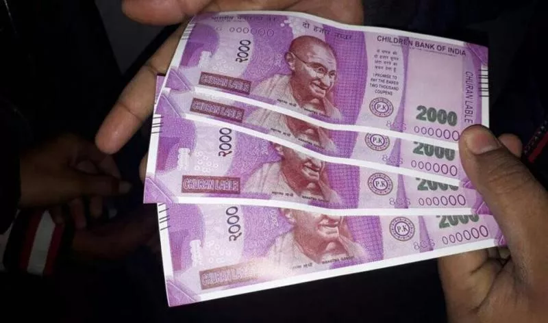 Fake 2,000-rupee note started circulating within 53 days - Sakshi