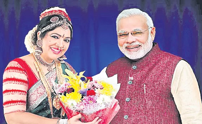 G Padmaja Reddy Kuchipudi Performance at PM Modis home - Sakshi