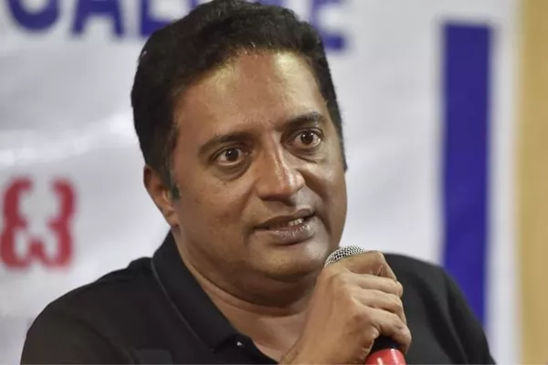 Prakash raj Lashes Out Ananthkumar Hegde - Sakshi