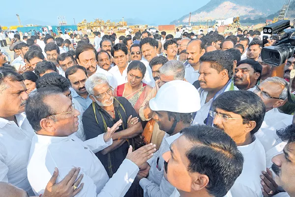 YSRCP leaders visited polavaram project - Sakshi