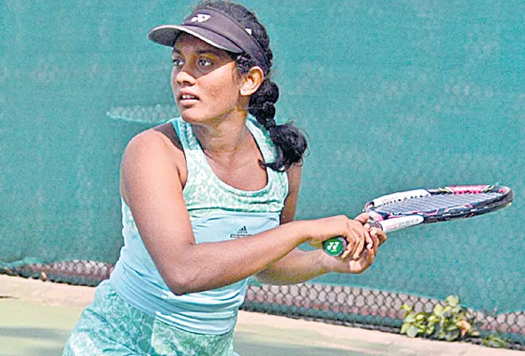 shivani enters semis of Itf Tourney - Sakshi