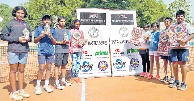 akanksha, pratinav won tsta titles - Sakshi