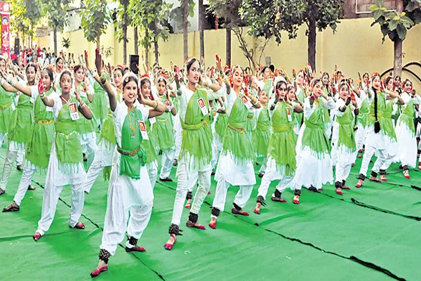 Bharatanatyam performance for the Guinness Book of Records - Sakshi