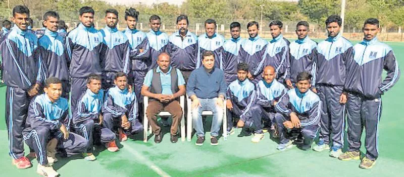 Vivek takes over as captain of telangana hockey team - Sakshi