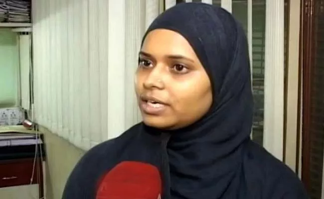 Triple talaq petitioner Ishrat Jahan joins BJP - Sakshi