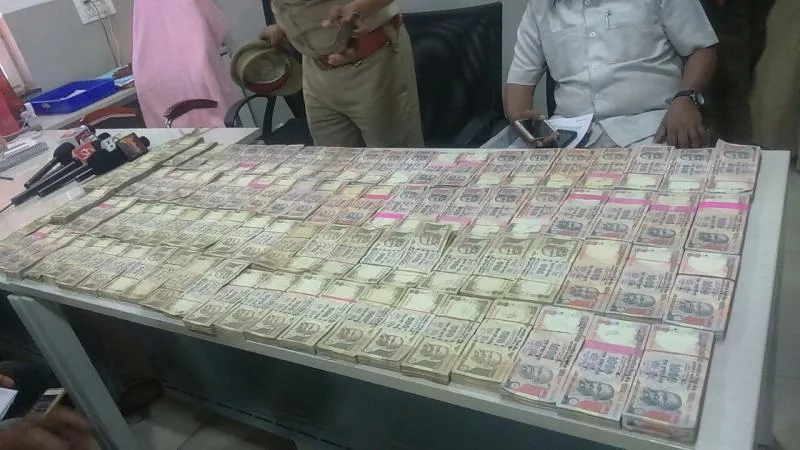 old currency exchange team arrest - Sakshi