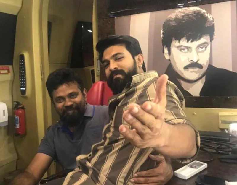 RamCharan wishes director Sukumar happy birth day - Sakshi