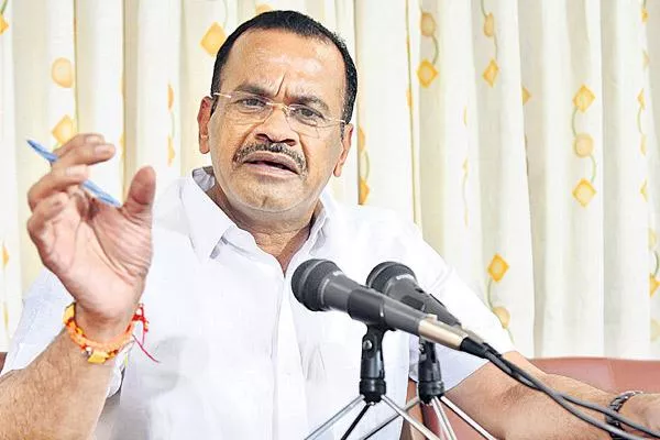 congress leader slams kcr over 24 hours power in telangana - Sakshi