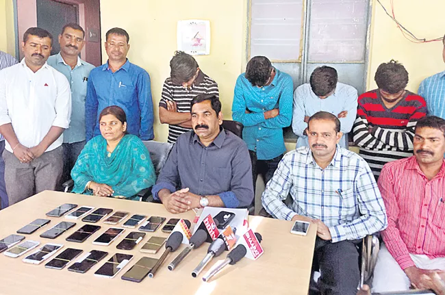 Bike Theft Gang Arrested by Malkajgiri Police - Sakshi