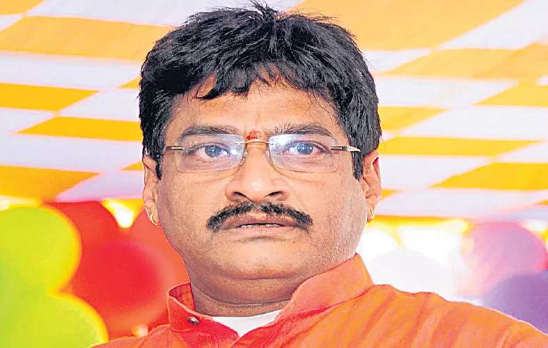 Gajal Srinivas remand extended - Sakshi