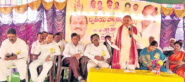 sheep distribution criedit goes to KCR: yegge mallesham - Sakshi