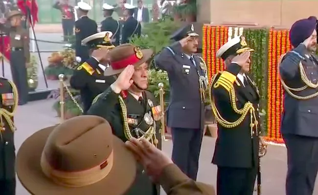 Indian Armed Forces Chiefs Pays Tribute At Amar Jawan Jyoti  - Sakshi