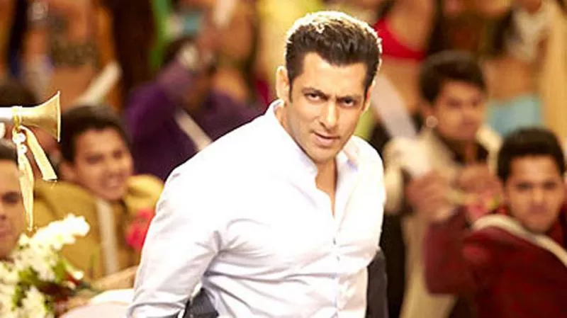 Salman Khan gives a royal ignore to death threats - Sakshi