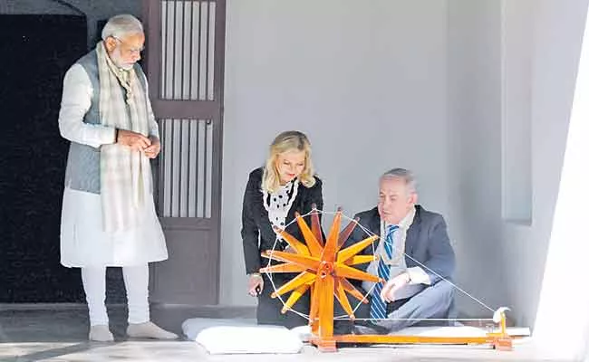 Israeli Prime Minister Benjamin Netanyahu describes Mahatma Gandhi as 'humanity's great prophet'  - Sakshi