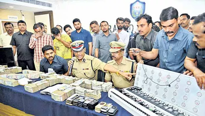 Cricket betting rackets busted in Hyderabad - Sakshi