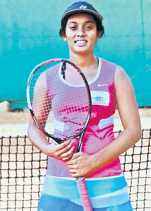 shivani enters semis of itf womens tourney - Sakshi