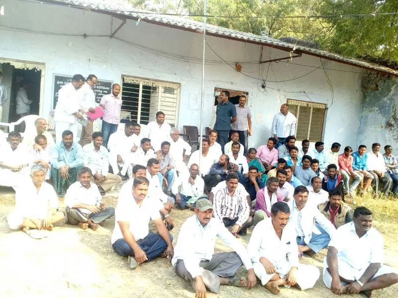 mla jeevanreddy dharna - Sakshi