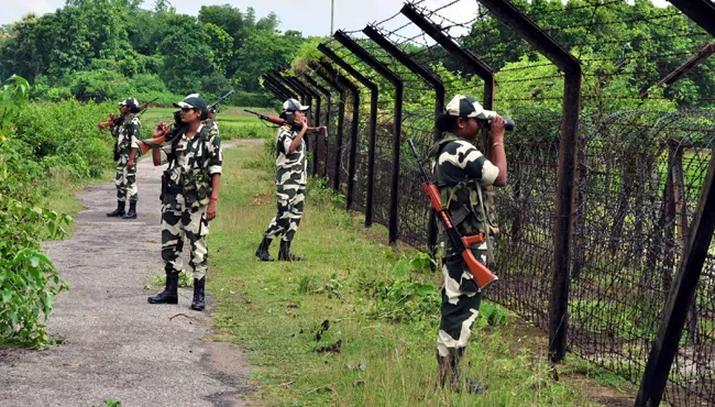 India Bangladesh Border Fence - Sakshi