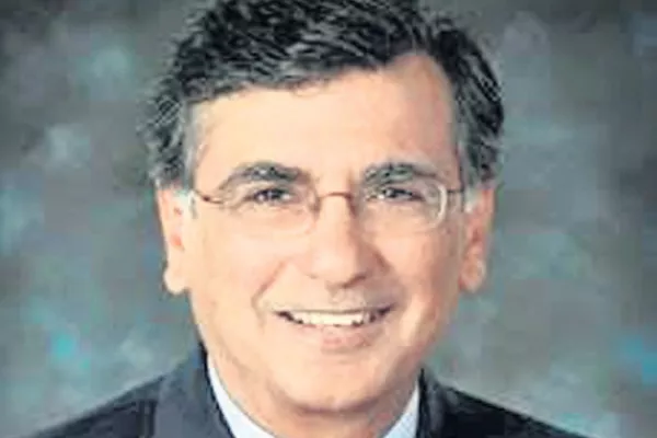 Harish Manwini as chairman of ISB Executive Board - Sakshi