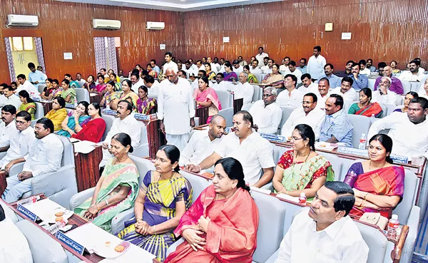 ZP meeting sees war of words over Singur water diversion - Sakshi