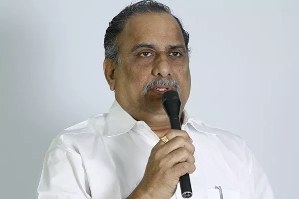 kapu leader mudragada padmanabham fires on rolling party - Sakshi