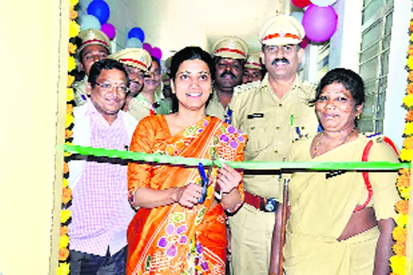 Computer lab opened in central jail - Sakshi